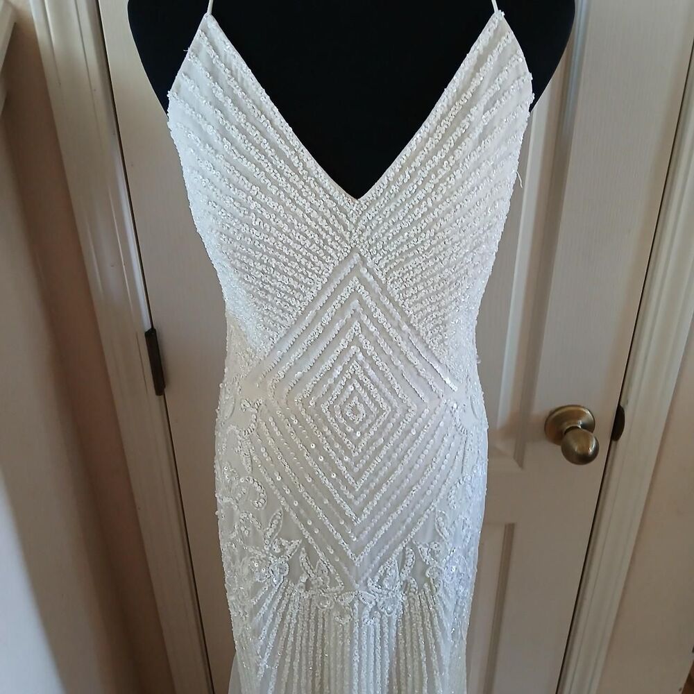 Romantic Beaded Sheath V-Neck Mermaid Maxi Wedding Dress Godets Ivory/Oyster 4 - Picture 5 of 8